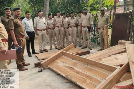 ଦୁଇ ଲକ୍ଷ ପଚାଶ ହଜାର ଟଙ୍କାର ମୂଲ୍ୟବାନ କାଠ ଜବତ ।